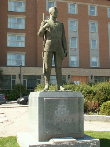 Statue to the Voltigeurs